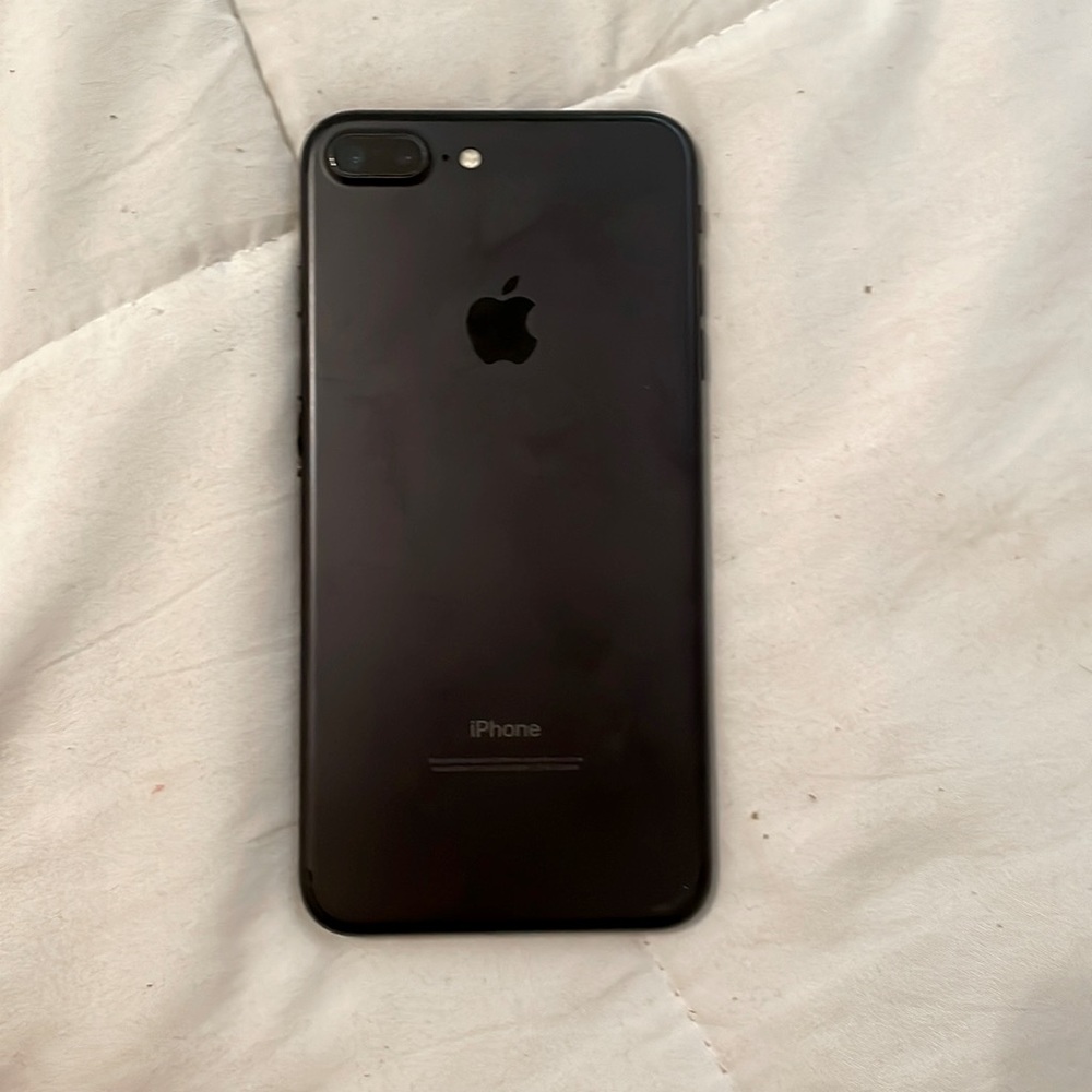 iphone 7 plus with screen protector :)